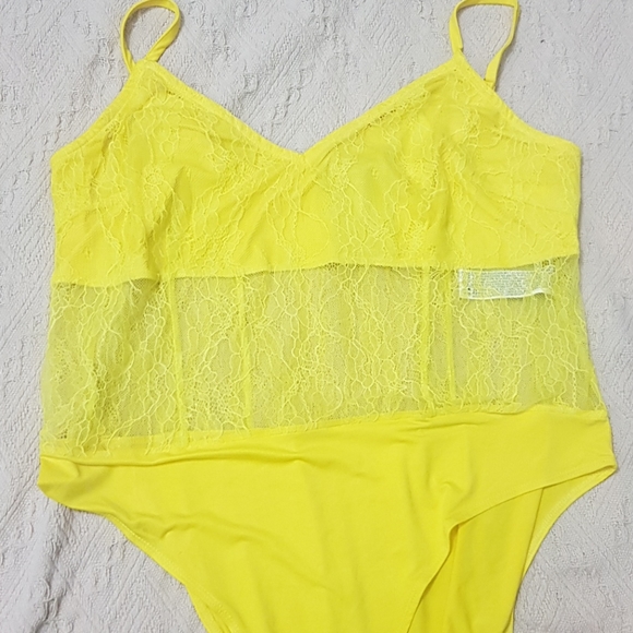 Forever 21 Tops - 🌶 Forever 21 NWT Yellow Bodysuit🌶